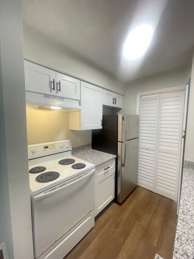 Building Photo - 1 Bed / 1 Bath Condo in Gated Comm. In Altamonte Springs, Available Now!!
