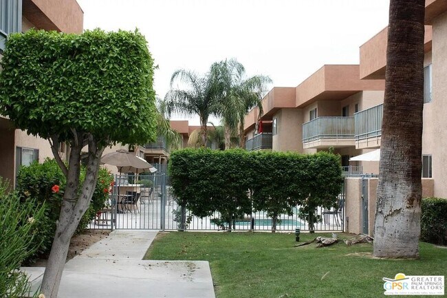 Building Photo - 400 N Sunrise Way