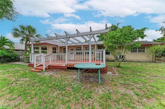 Building Photo - 1827 Alta Vista St