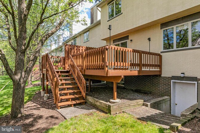 Building Photo - 7 Exeter Ct