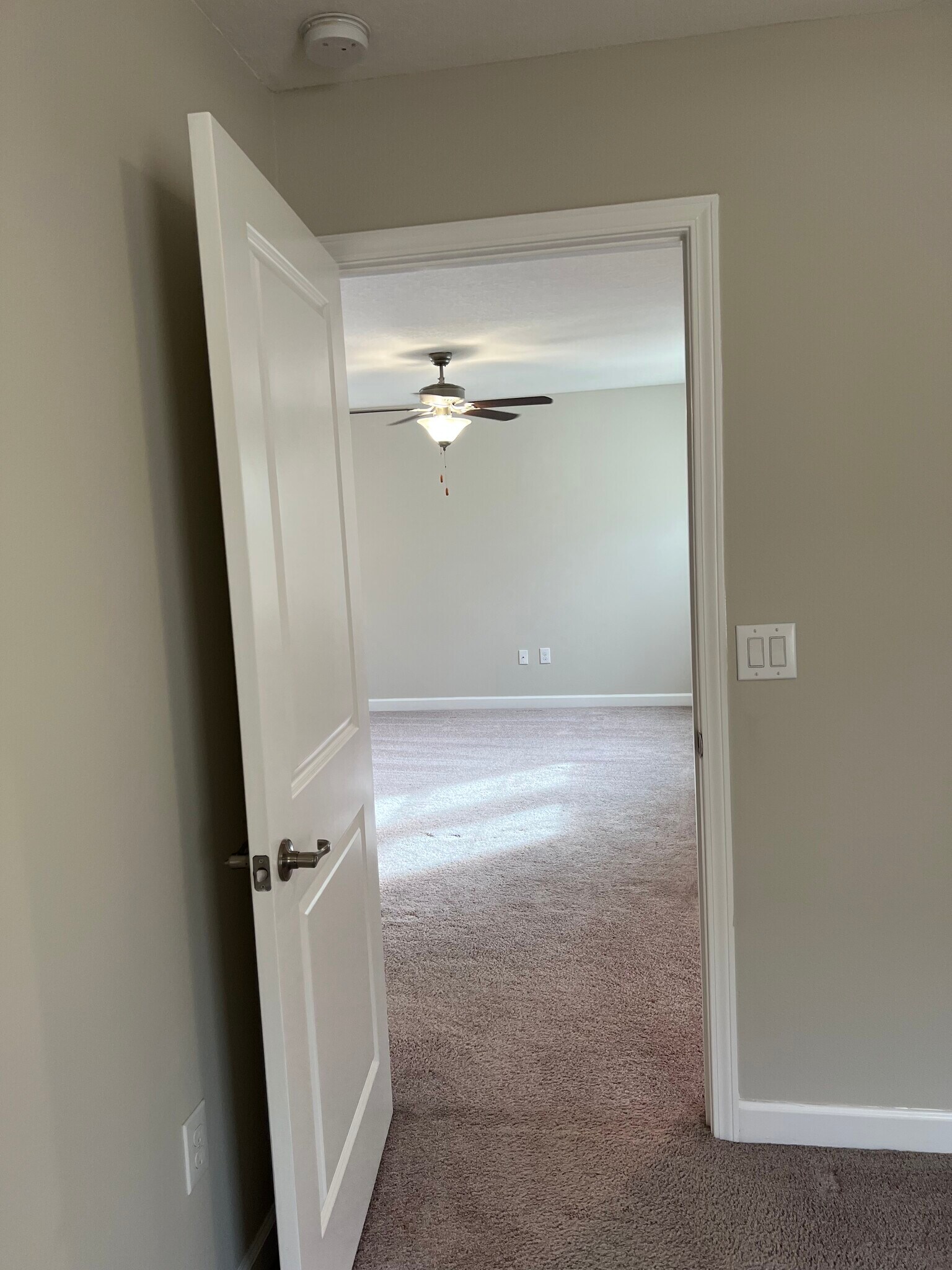 Building Photo - 923 Terra Vista St