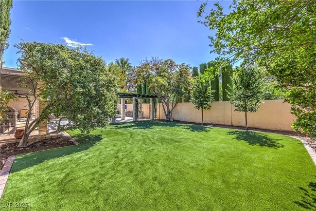 Building Photo - 2701 Alta Dr