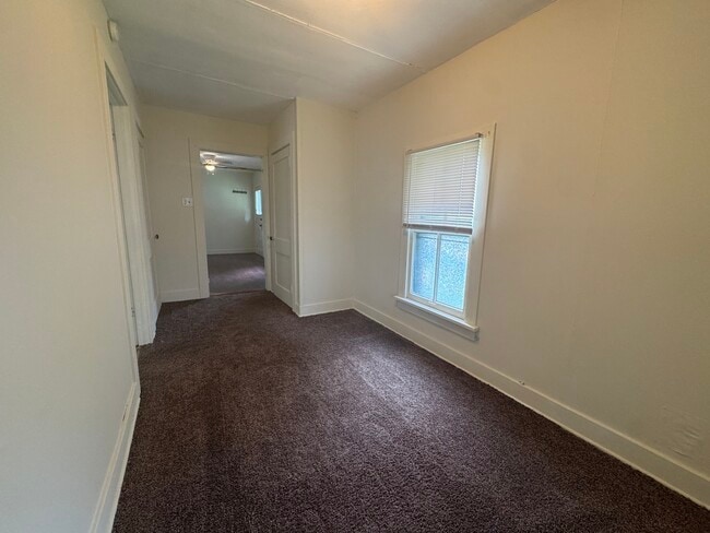 Building Photo - 407 Holmes St