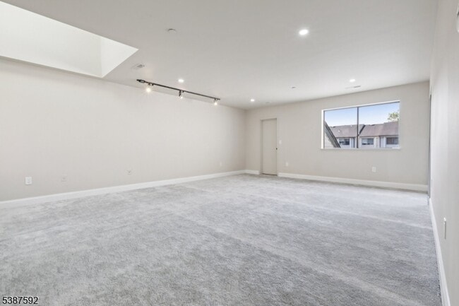 Building Photo - 5 Millay Ct