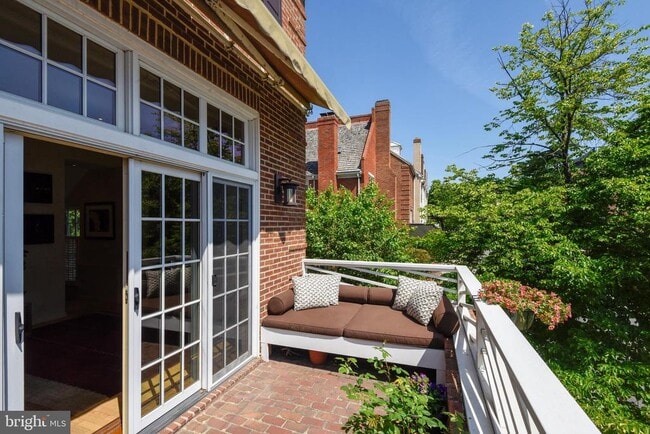 Building Photo - 317 S Union St