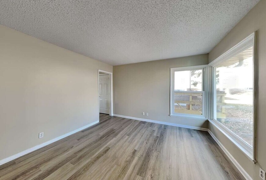 Building Photo - 452 N Alexander St