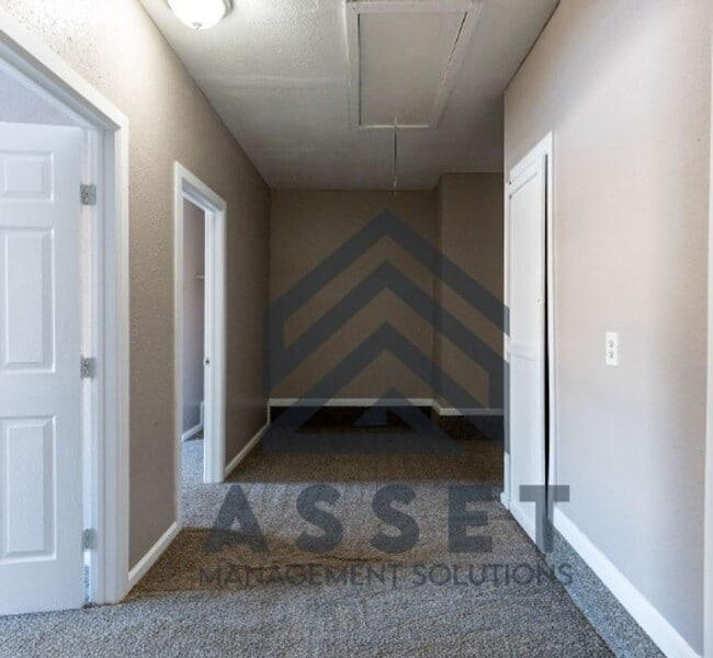 Building Photo - Spacious 5-Bedroom Home Near Tinker AFB and Local Parks