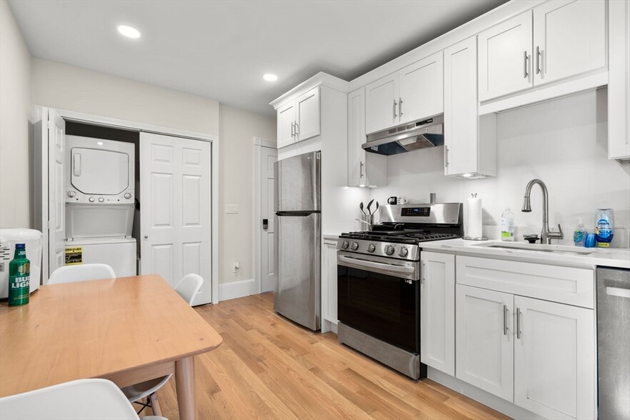 Primary Photo - 564 E 5th St
