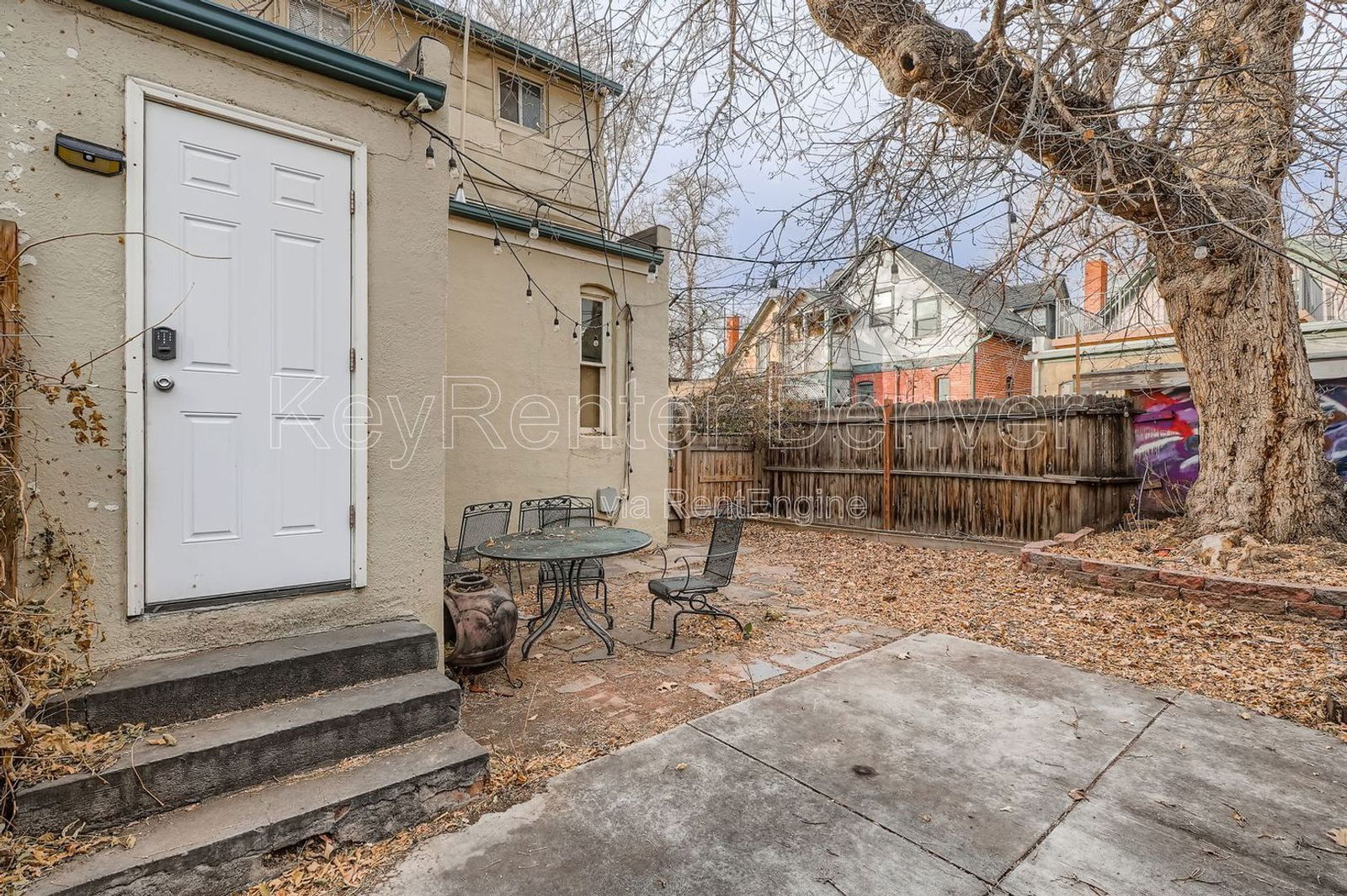 Building Photo - 3340 Wyandot St