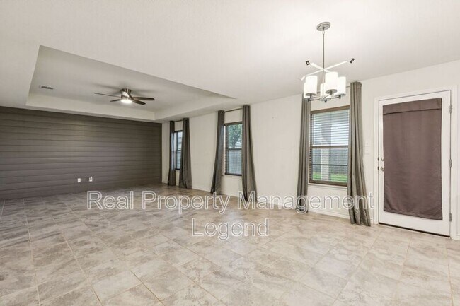 Building Photo - 2617 Warren Ln