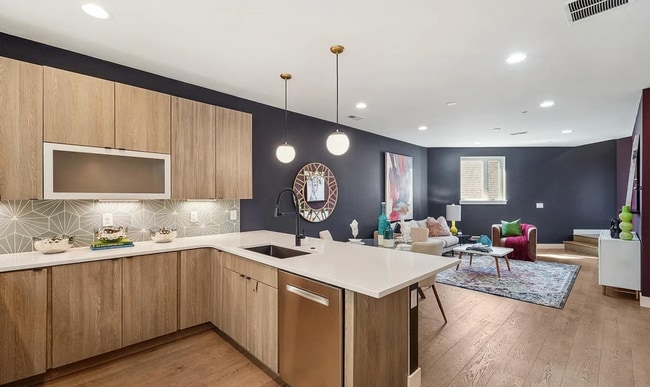 Building Photo - 2870 Tremont Pl