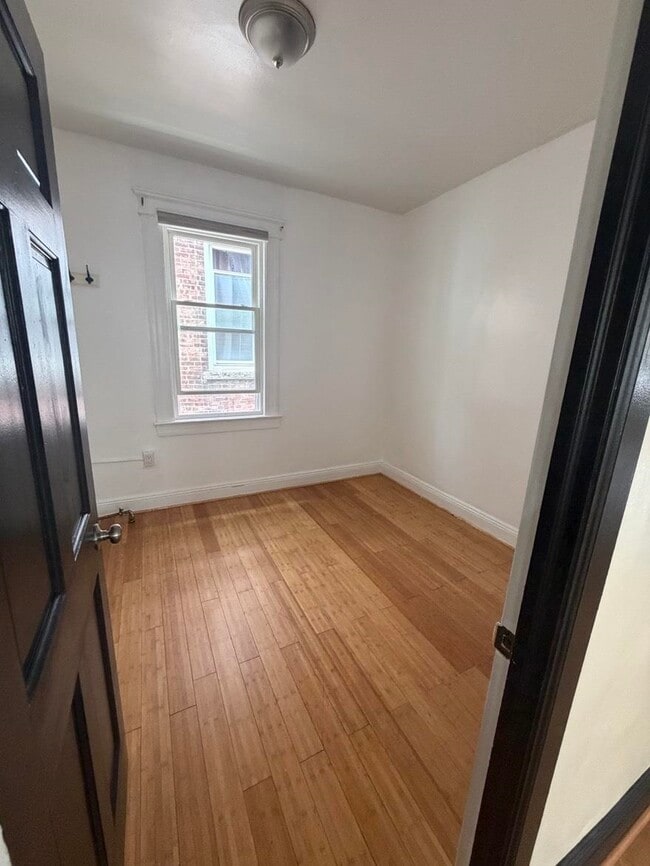 Building Photo - 425 75th St