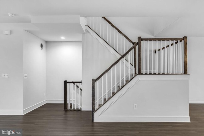 Building Photo - 23035 Sullivans Cove Sq