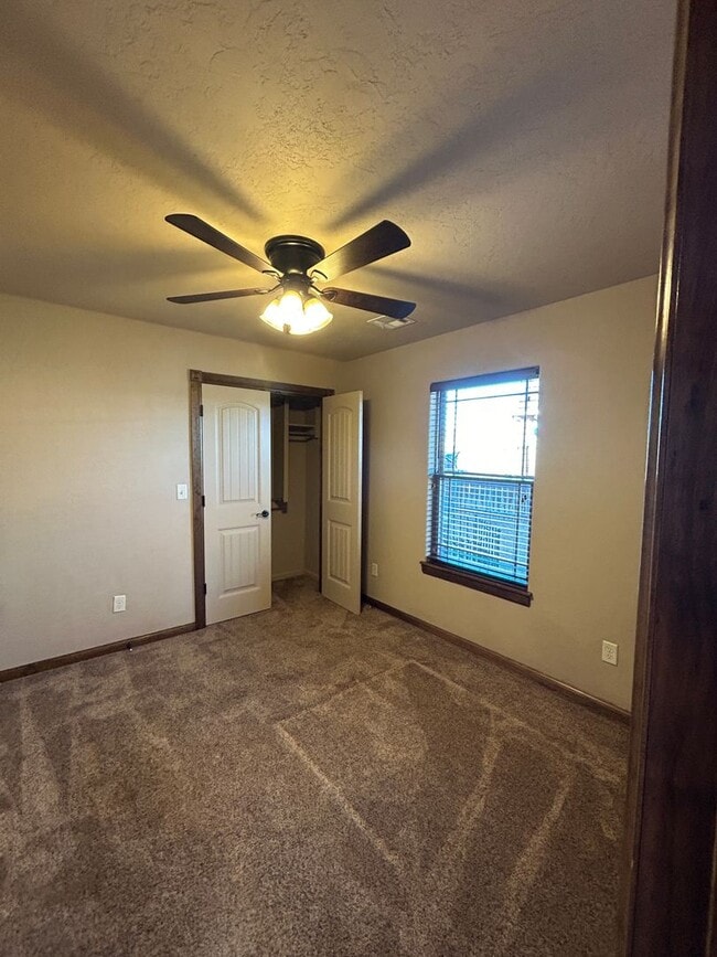 Building Photo - 1524 NE Scenic Ridge