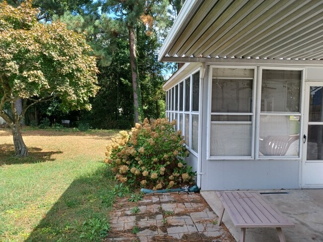Building Photo - 8074 Driftwood Dr