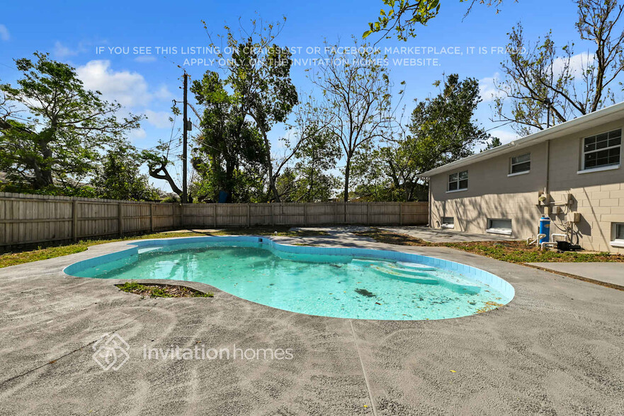 Building Photo - 2121 Oneta Ct