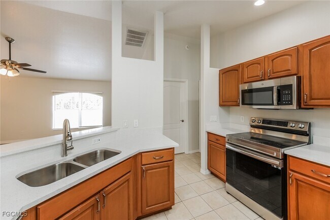 Building Photo - 1581 S Chamberlain Blvd