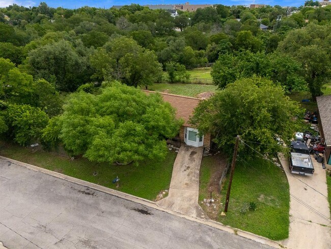 Building Photo - 601 Rucker St