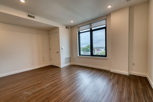 Building Photo - 957 Broadway