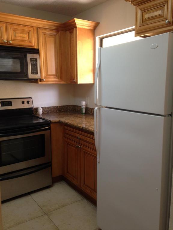 Building Photo - 1447 Lake Crystal Dr