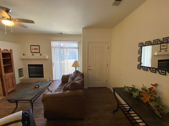 Building Photo - Cute and Charming furnished Condo with att...