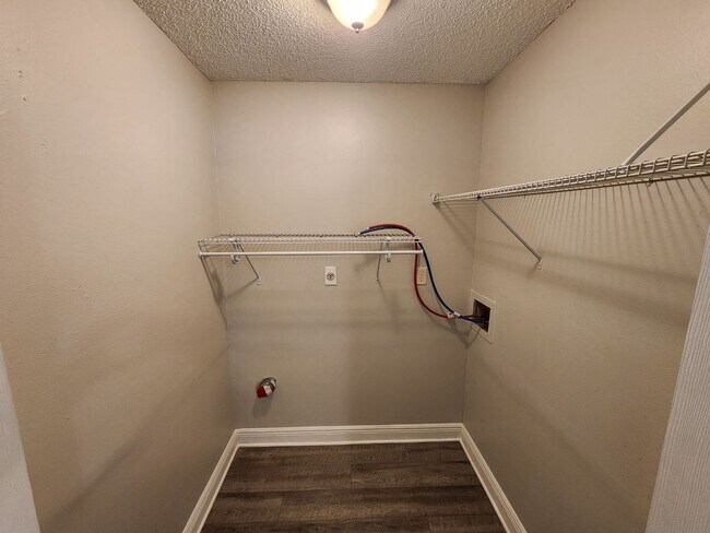 Building Photo - Housing Voucher Accepted -Upgraded 3 Bedroom 2 Bath - Minutes from Super Target and Publix