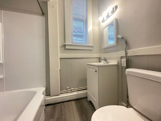 Building Photo - 12 Court St