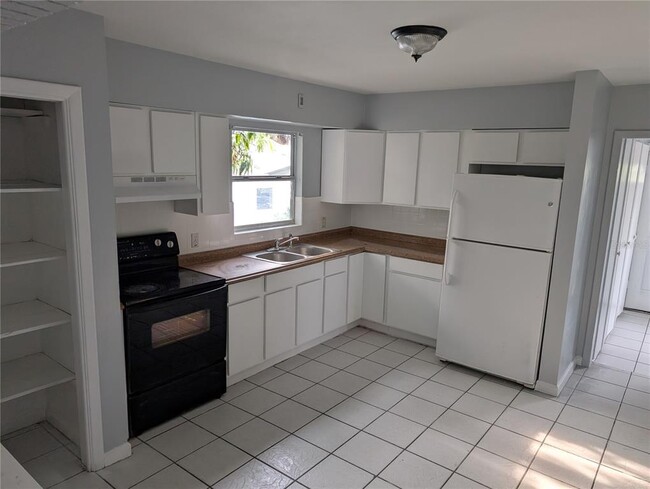 Building Photo - 1316 Holmes Ave