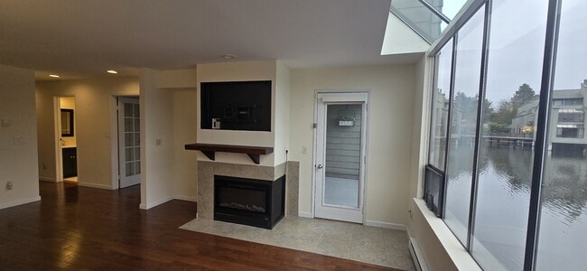 Building Photo - 7 Lake Bellevue Dr