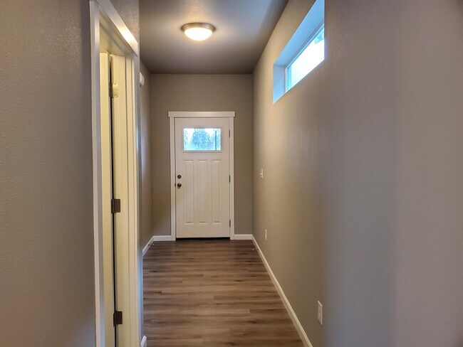 Building Photo - 6909 Delaney Ln NE