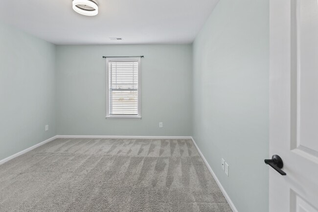 Building Photo - 704 Jade Ln