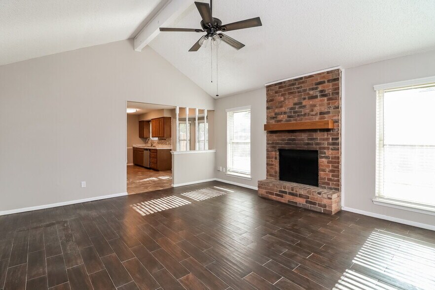Building Photo - 5911 Woodsetter Ln