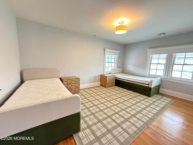 Building Photo - 125 Cedar Ave