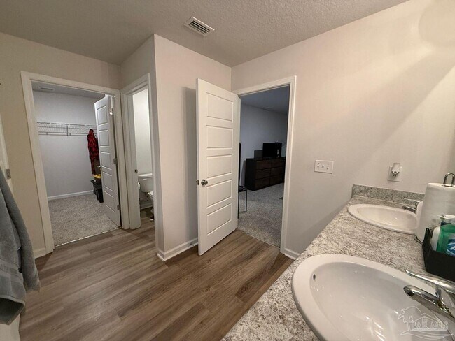 Building Photo - 9732 Angel Oak Dr