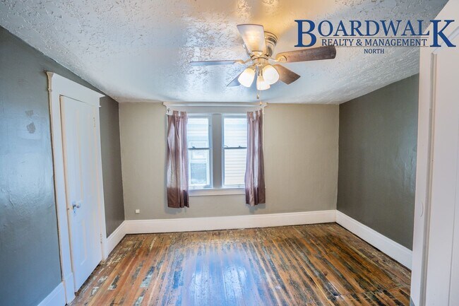 Building Photo - 4 Bedroom Victorian Single Family Home