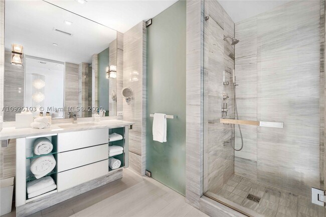 Building Photo - 2201 Collins Ave