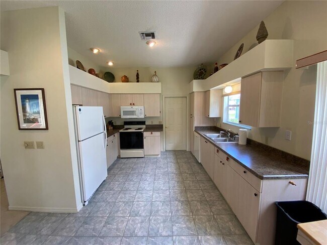 Building Photo - 1115 Del Toro Dr