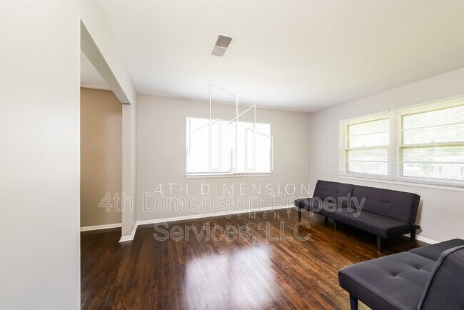 Building Photo - 1321 W Sedgefield Dr