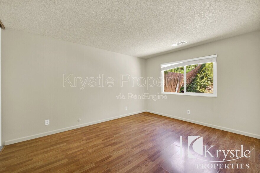 Building Photo - 115 Daffodil Cir