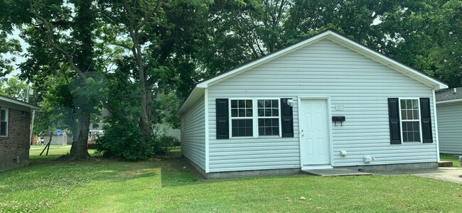 Building Photo - Cute home located in City Limits