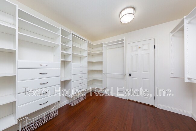 Building Photo - 22324 Circle J Ranch Rd