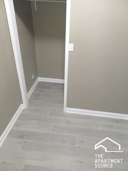 Building Photo - 8364 S Brandon Ave