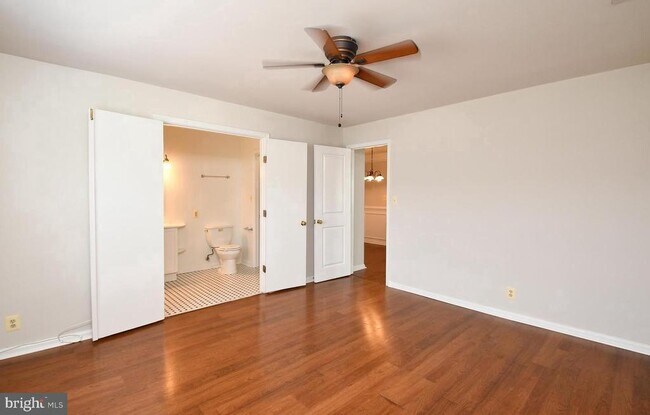 Building Photo - 102 Chesterfield Ln