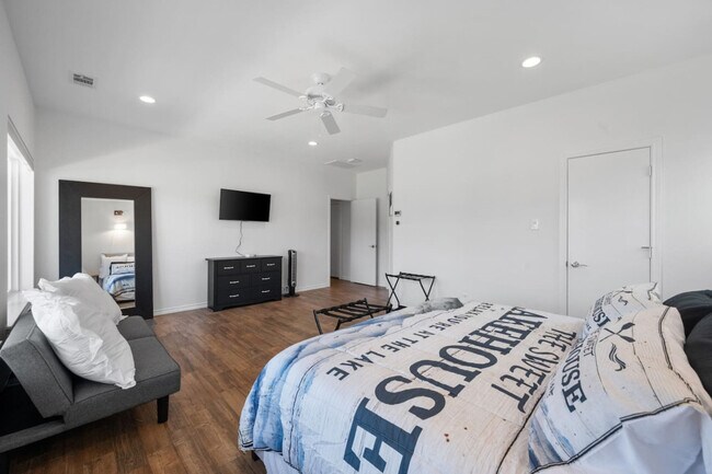 Building Photo - 1012 Chestnut Dr