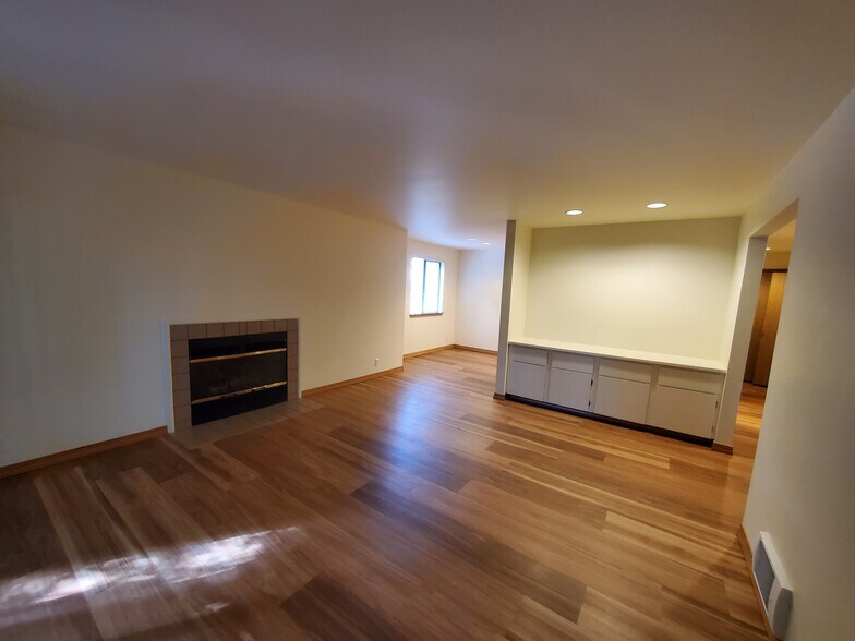 Building Photo - Meridian Place Apartments