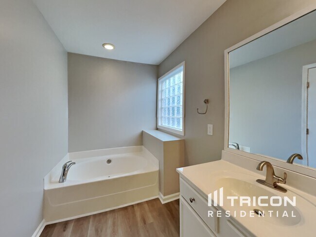 Building Photo - 731 Longitude Way