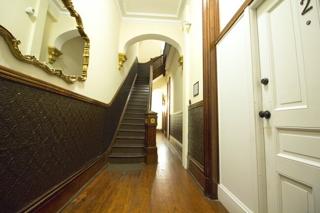 Interior Photo - 1410 Eutaw Pl