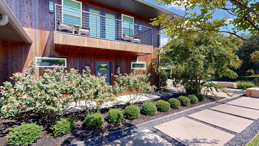 Building Photo - 805 Dexter Dr S