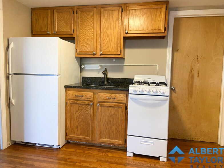 Building Photo - 8 Sunset St