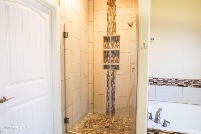 Building Photo - 4032 Cll De Estrellas